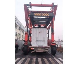 60T濟寧新風(fēng)光集裝箱跨運車